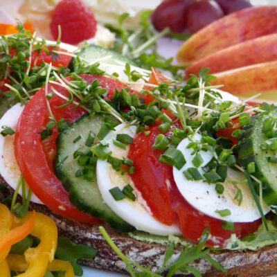 In onze maatschappelijke restaurants wordt dagelijks een gezonde maaltijd geserveerd.
Schuif aan of stap binnen!