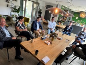 Woningcorporatie Zeeuwland en de ChristenUnie kwamen onlangs op de koffie bij locatie Koudekerke. Ze praatten daar over de kansen en uitdagingen in de regio.